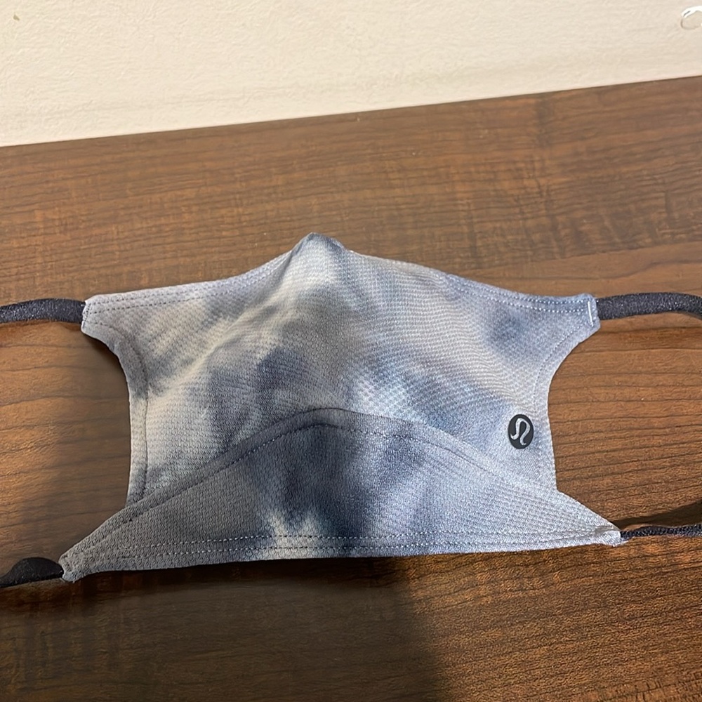 Lululemon mask - Picture 4 of 4